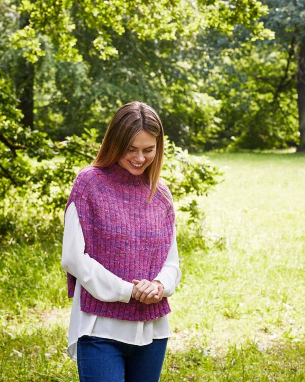 Mönster: Poncho med sadelaxlar i Kamma, 899536- Permin