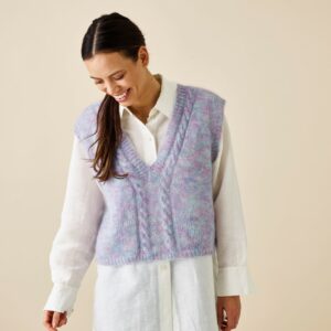 Mönster: Väst med flätor, 894735 Permin