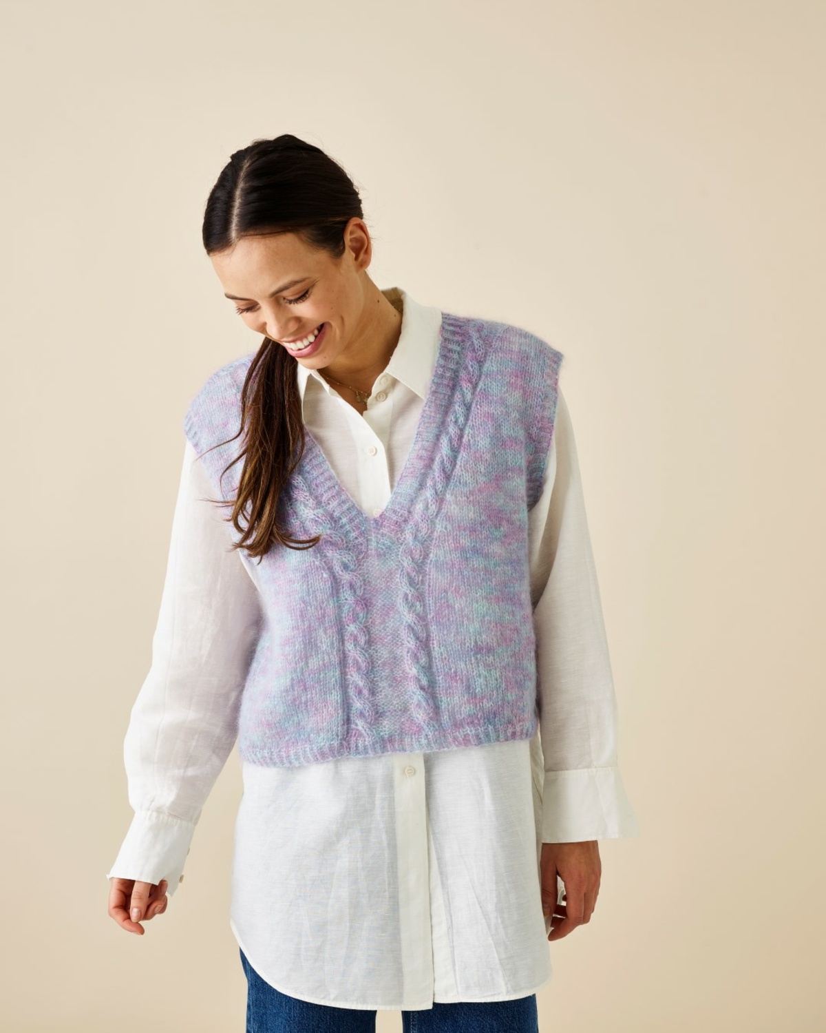 Mönster: Väst med flätor, 894735 Permin